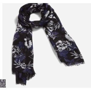 Vera Bradley soft fringe scarf-Frosted Floral